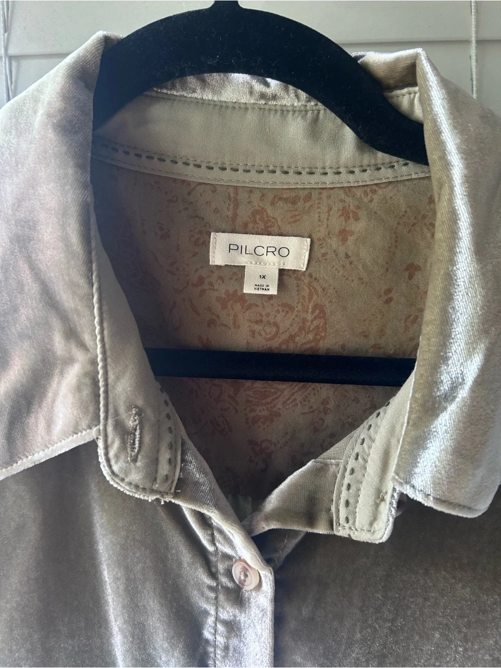 Pilcro Crushed Velvet Collared Shirt in Olive Green. Size 1X - Picture 2 of 3